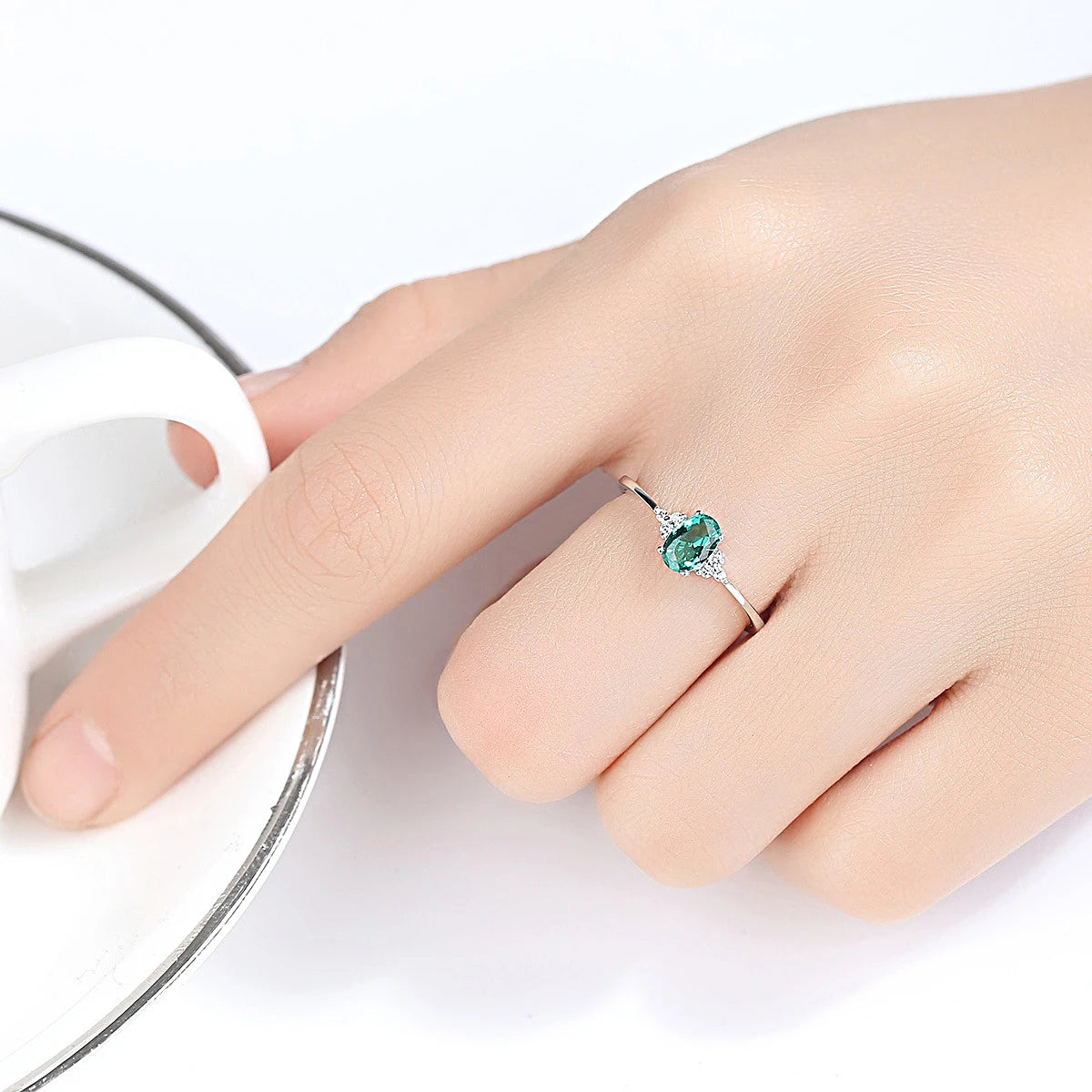 Luxury Emerald Gemstone Ring 925 Sterling Sliver Rings for Women Gold Plated Green Stone Zircon Classic Party Gift Fine Jewelry