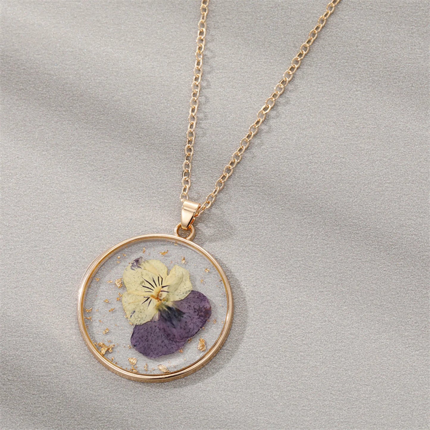 January-December 12 Months Gold Color Round Handmade Gutta Percha Resin Dry Flower Pendant Birthday Flower Necklace 45cm long